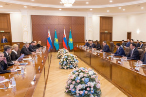 Қазақстан және Словакия премьер-министрлері сауда-экономикалық ынтымақтастық мәселелерін талқылап, бірлескен бизнес-форумға қатысты