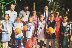 «KazakhExport» СК» АҚ жетім балалар мен қамқорсыз қалған балаларға материалдық көмек көрсетті