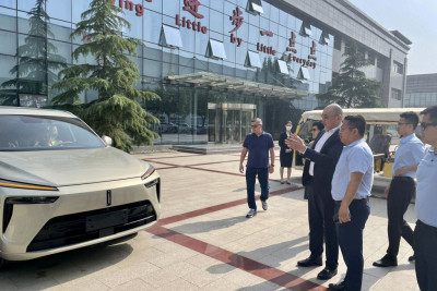 «Бәйтерек» холдингінің төрағасы Қытайдың Баодин қаласындағы автомобиль зауытын аралады